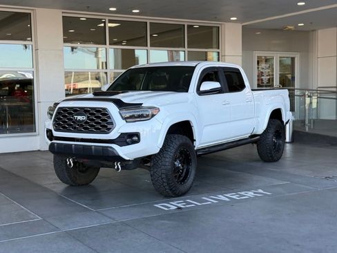 Used 2021 Toyota Tacoma TRD Sport w/ Technology Package image 2