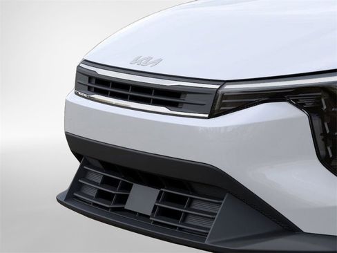 New 2025 Kia K4 LXS image 12