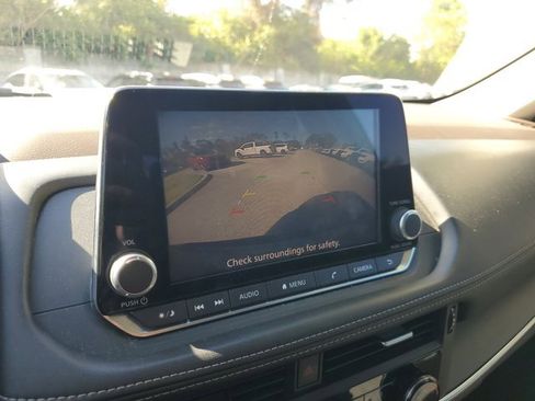 Used 2021 Nissan Rogue S image 29