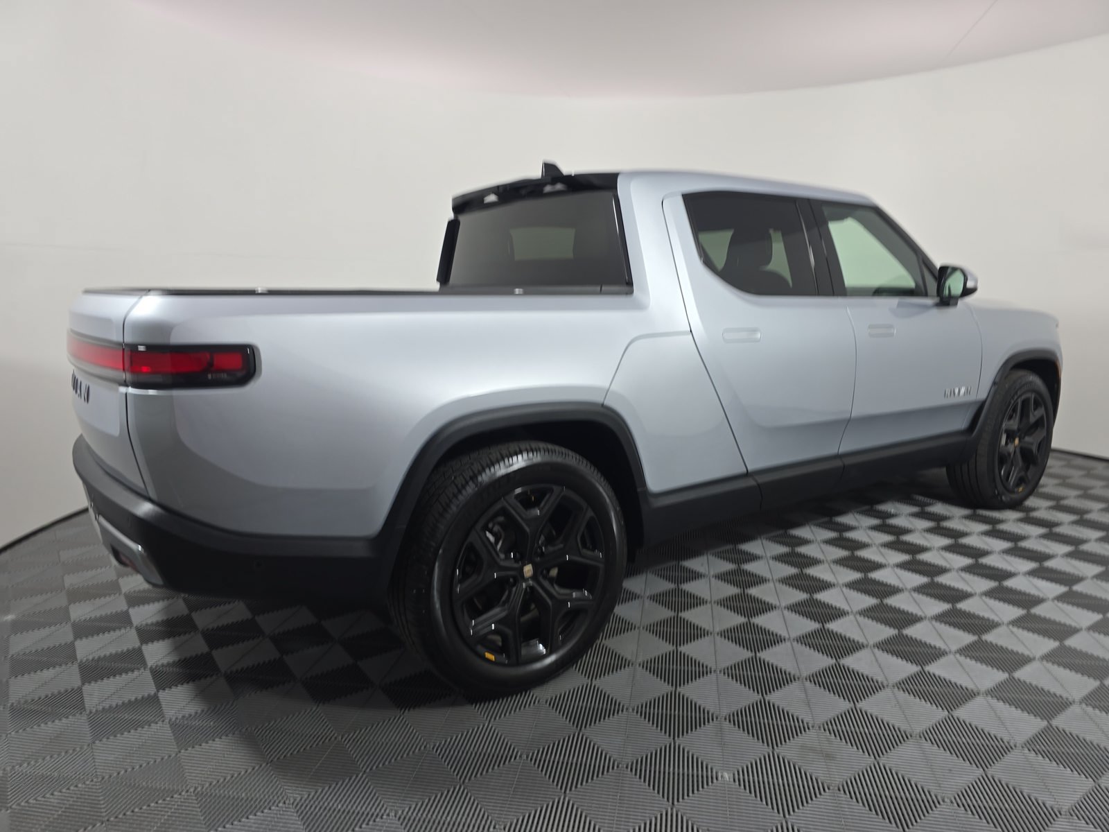 Used 2023 Rivian R1T Adventure Dual AWD/4WD image 5