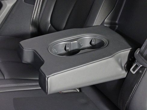 Certified 2025 Porsche Macan image 33