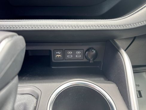 Used 2023 Toyota Highlander LE FWD image 22