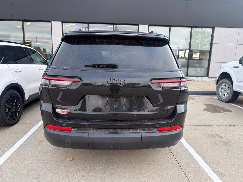 Used 2024 Jeep Grand Cherokee L Altitude AWD/4WD image 5