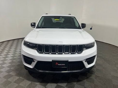 Used 2023 Jeep Grand Cherokee Laredo w/ Luxury Tech Group I AWD/4WD image 2