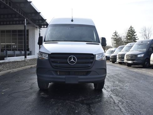 Used 2024 Mercedes-Benz Sprinter 2500 image 8