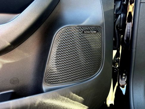 New 2026 Chrysler Pacifica Limited w/ Uconnect Theater Family Group image 15