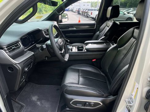 Used 2022 Jeep Wagoneer Series III AWD/4WD image 9