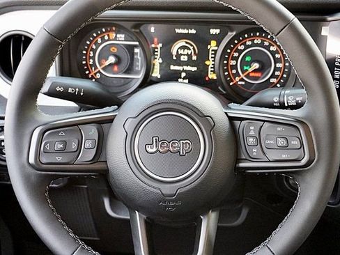 New 2025 Jeep Gladiator Sport S image 25