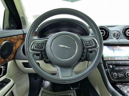Used 2018 Jaguar XJ L Portfolio image 20