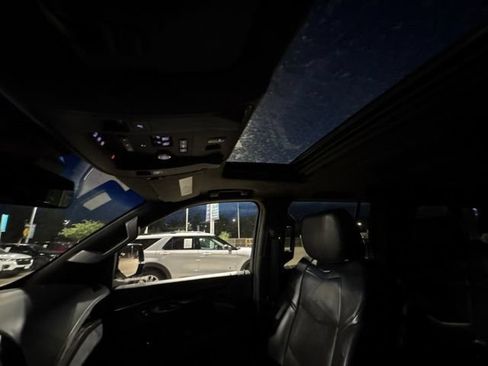 Used 2019 Cadillac Escalade ESV Platinum AWD/4WD image 16