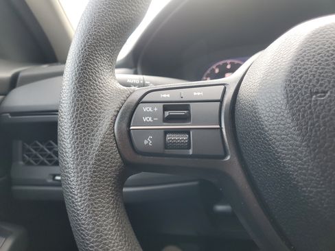 Used 2025 Honda Accord LX image 4