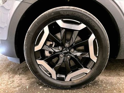 Used 2023 Kia Telluride EX w/ EX Captain's Chair Package AWD/4WD image 8