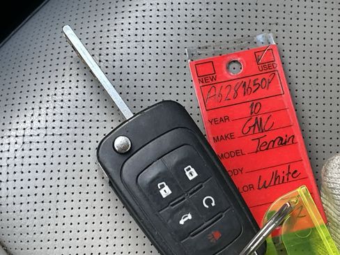 Used 2010 GMC Terrain SLT image 28