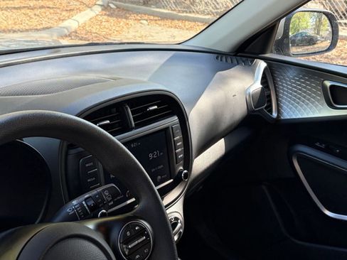 Used 2025 Kia Soul LX w/ LX Technology Package image 30