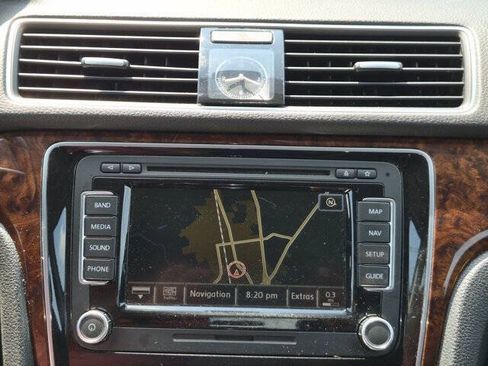Used 2012 Volkswagen Passat 2.5 SEL FWD image 23