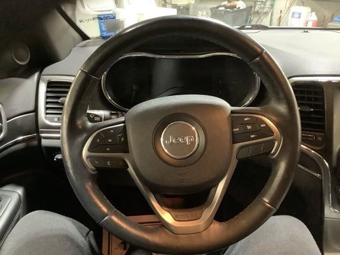 Certified 2018 Jeep Grand Cherokee Limited image 24