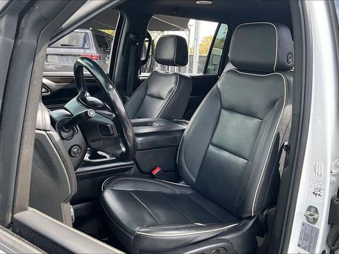 Used 2023 Chevrolet Suburban Premier image 20