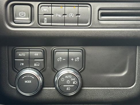 Used 2023 GMC Yukon XL SLE w/ Gmc Pro Safety Plus Package image 43