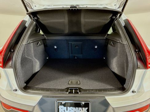 New 2026 Volvo XC40 B5 Core image 27