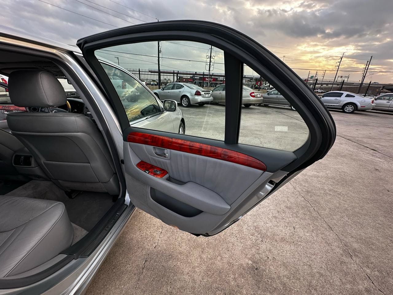 Used 2004 Lexus LS 430 RWD image 46
