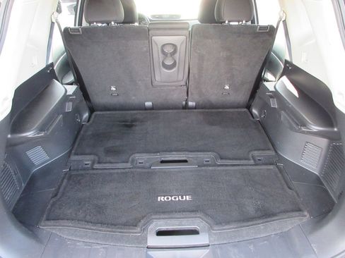 Used 2018 Nissan Rogue SV image 12