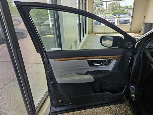 Used 2019 Honda CR-V Touring image 16