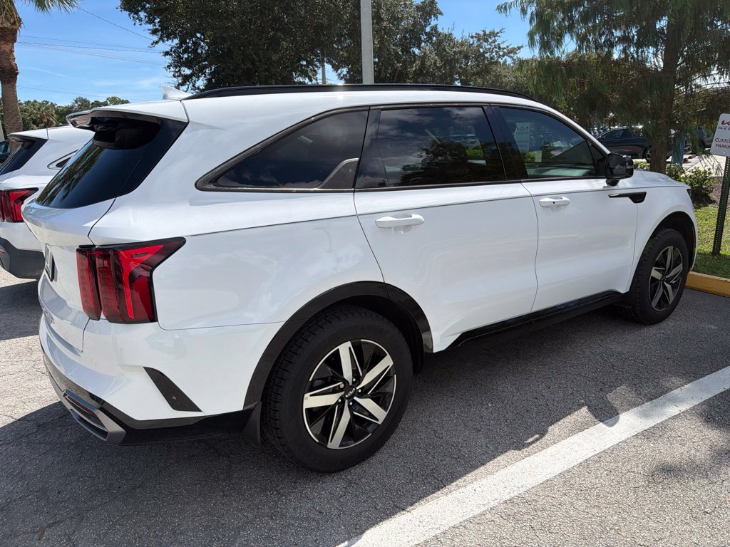 Certified 2022 Kia Sorento S FWD image 3
