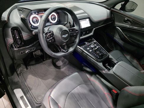 Used 2025 Aston Martin DBX 707 image 3