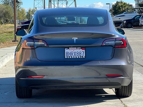 Used 2018 Tesla Model 3 Mid Range image 5