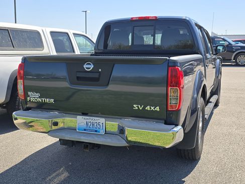 Used 2016 Nissan Frontier SV image 3