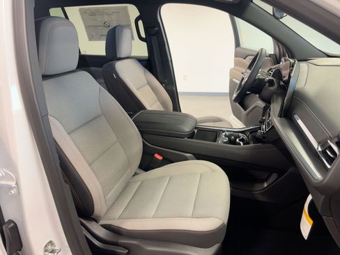 New 2025 Chevrolet Traverse LT image 31