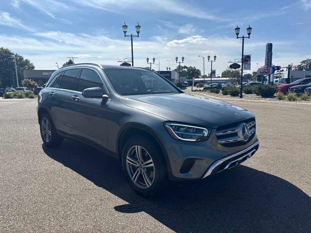 Used 2021 Mercedes-Benz GLC 300 4MATIC image 4
