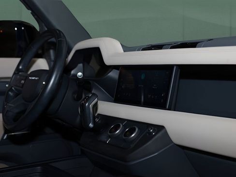 Used 2023 Land Rover Defender 110 X-Dynamic SE image 20