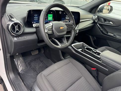 Certified 2025 Chevrolet Equinox LT FWD image 11