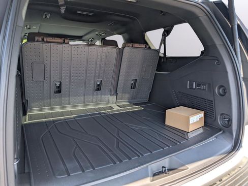New 2026 Chevrolet Suburban High Country AWD/4WD image 22