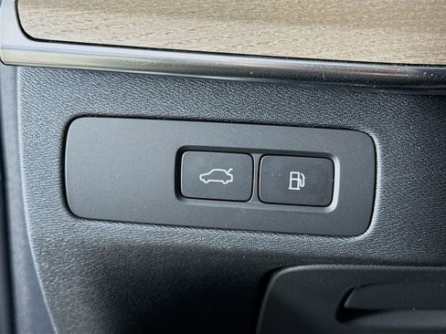 New 2026 Volvo XC90 T8 Plus w/ Protection Package Premier image 10