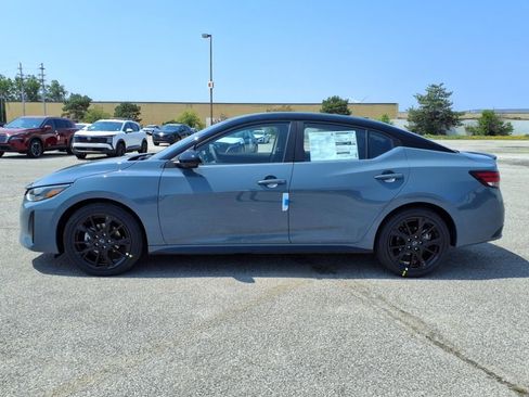 New 2025 Nissan Sentra SR w/ Midnight Edition FWD image 4