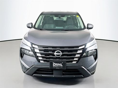 Used 2024 Nissan Rogue SV image 3