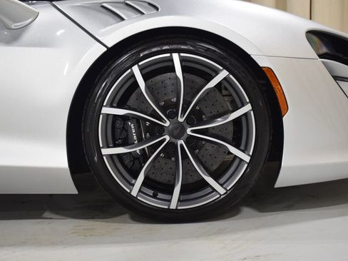 New 2025 McLaren Artura Base image 16