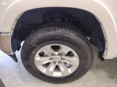 Used 2022 RAM 1500 Laramie AWD/4WD image 7