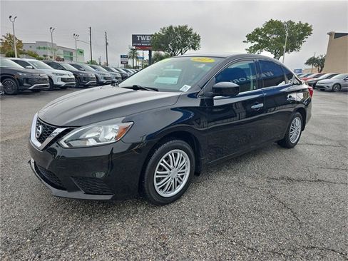 Used 2017 Nissan Sentra S image 6