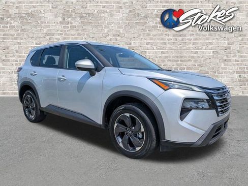 Used 2025 Nissan Rogue SV FWD image 2