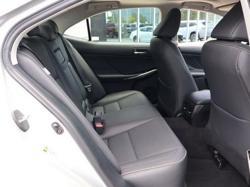 Used 2016 Lexus IS 200t RWD image 21