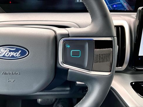 Certified 2025 Ford Expedition Active AWD/4WD image 25