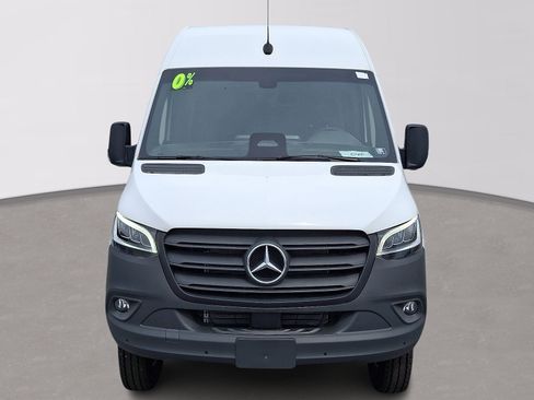 Used 2025 Mercedes-Benz Sprinter 3500 image 2