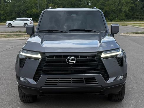 Used 2025 Lexus GX 550 w/ Accessory Package (2T) AWD/4WD image 5