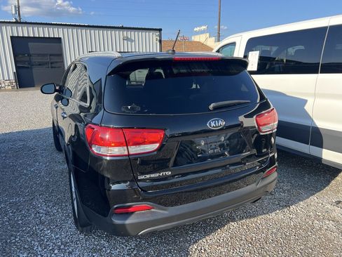 Used 2016 Kia Sorento LX AWD/4WD image 3