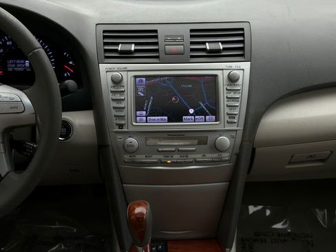 Used 2010 Toyota Camry XLE image 14