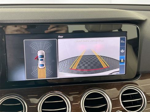 Used 2017 Mercedes-Benz E 300 4MATIC image 15
