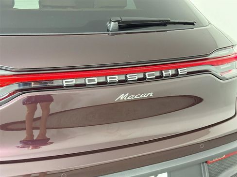 Certified 2026 Porsche Macan AWD/4WD image 17